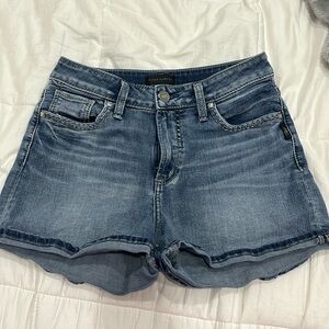 Silver jeans “Avery short “
